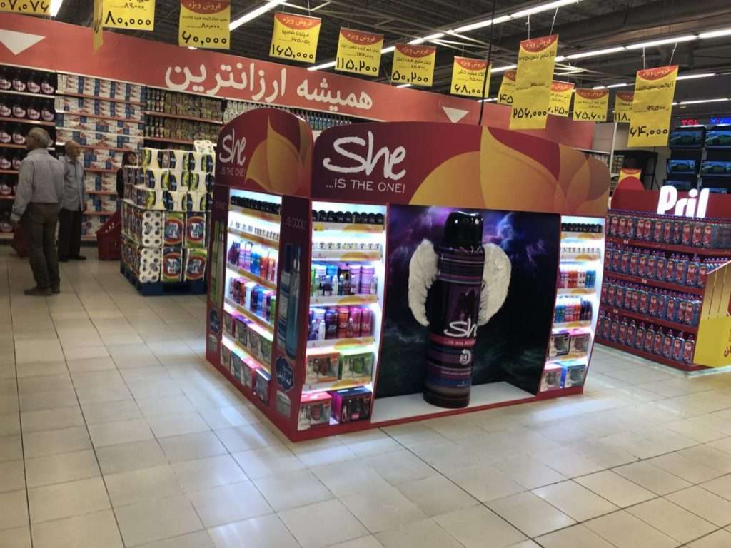 راهنمای جامع انتخاب و استفاده از استند فروشگاهی برای افزایش فروش