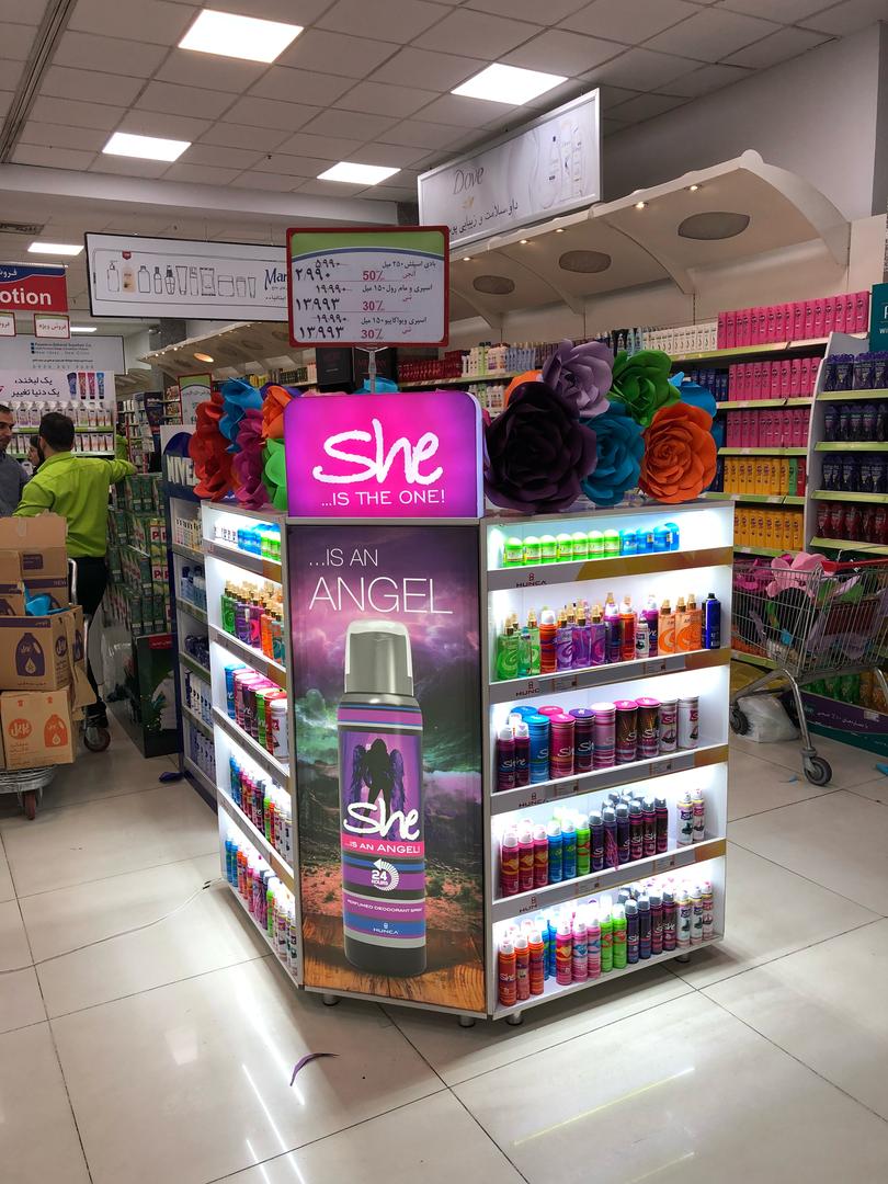 استند محصولات آرایشی بهداشتی she