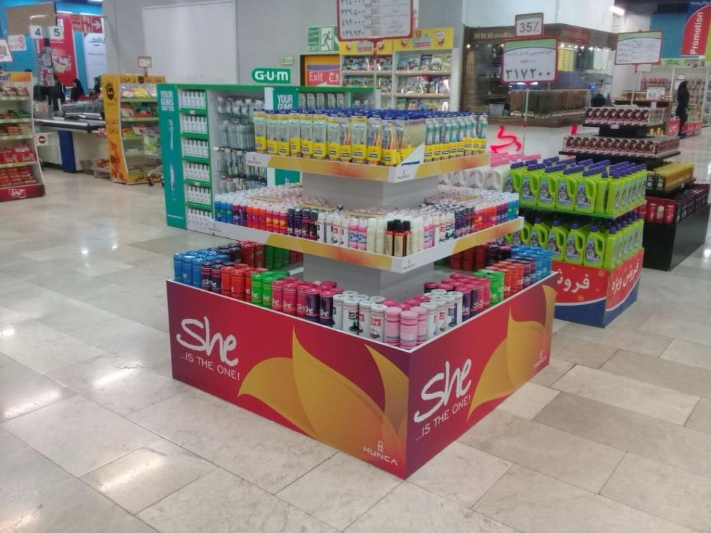 استند محصولات آرایشی بهداشتی she